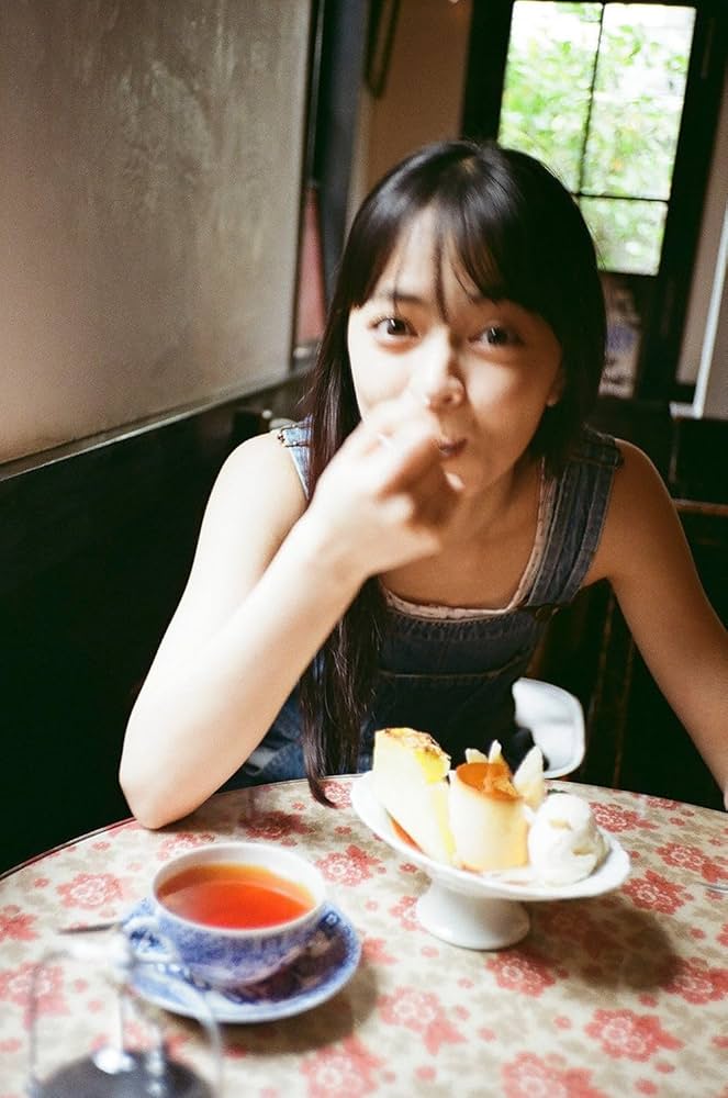 Amazon.co.jp: アンジュルム 上國料萌衣 写真集 『 kamiko